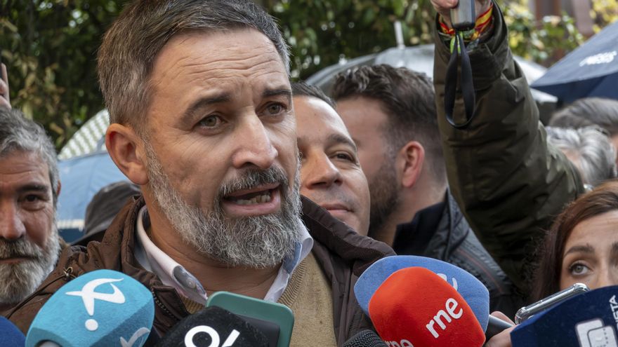 El presidente de Vox, Santiago Abascal, de campaña electoral de Extremadura este viernes en Miajadas (Cáceres). EFE/ Jero Morales