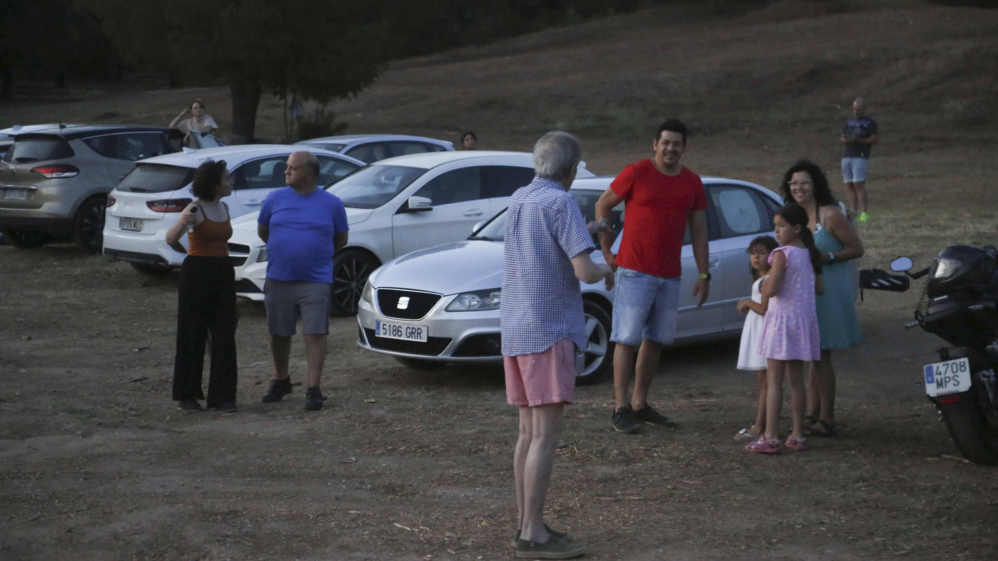 La carretera CO 3405 cortada tras el incendio forestal en Las Jaras