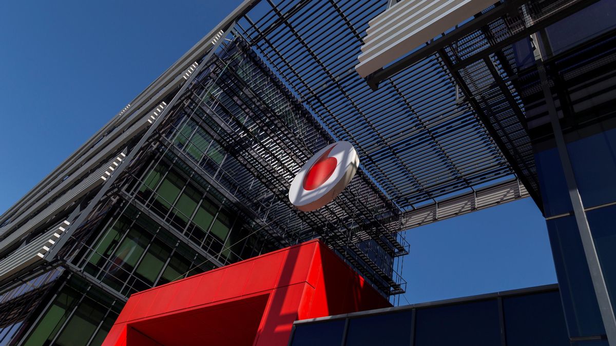 La francesa AXA compra del 40% de la sociedad de fibra de Vodafone España y Telefónica