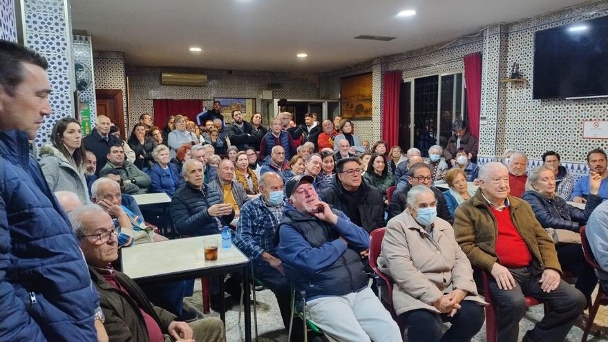 Los vecinos de La Fuensanta se plantan ante el plan de convertir el colegio Lucano en un centro para personas sin hogar