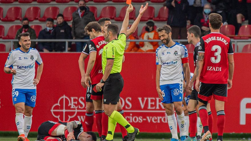 El Tenerife pierde en Anduva la atención y los puntos