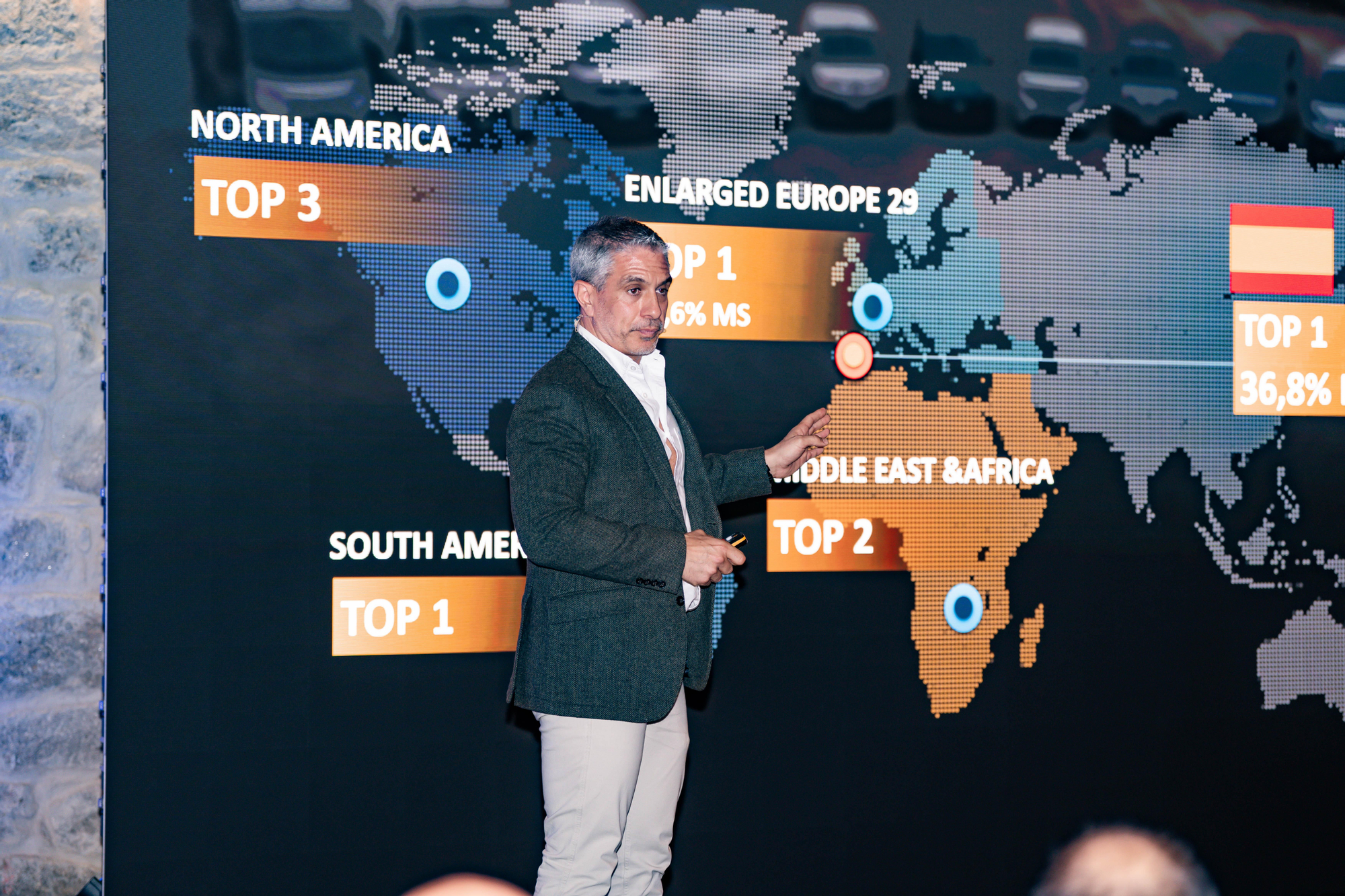 Diego Rey, responsable de la división comerciales de Stellantis en nuestro país, durante su intervención.