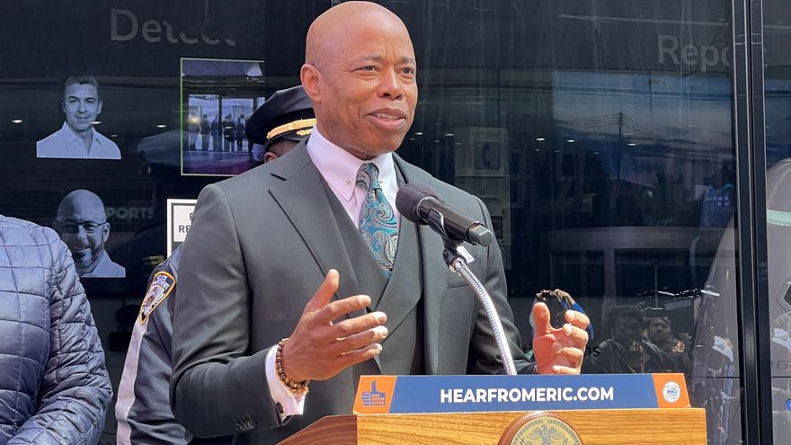 Nueva York relaja sus normas para acoger a personas sin hogar ante la llegada de migrantes