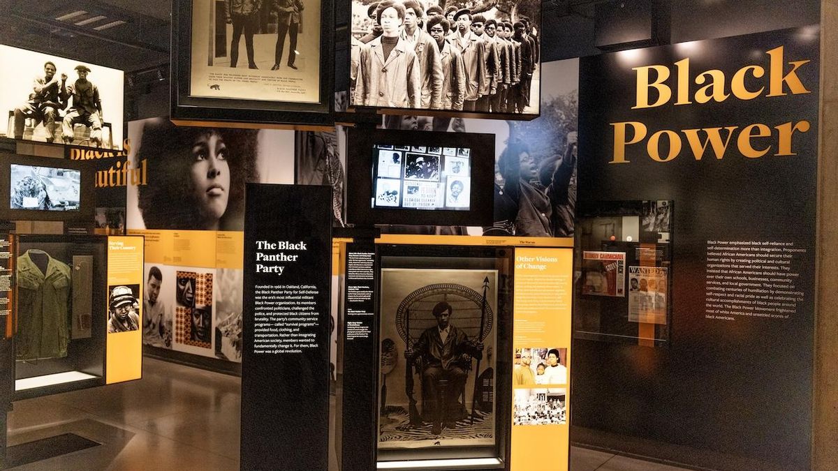 Exposición sobre el movimiento Black Power en el Museo Nacional de Historia y Cultura Afroamericana del Smithsonian, el 4 de abril de 2025, en Washington, D.C.
