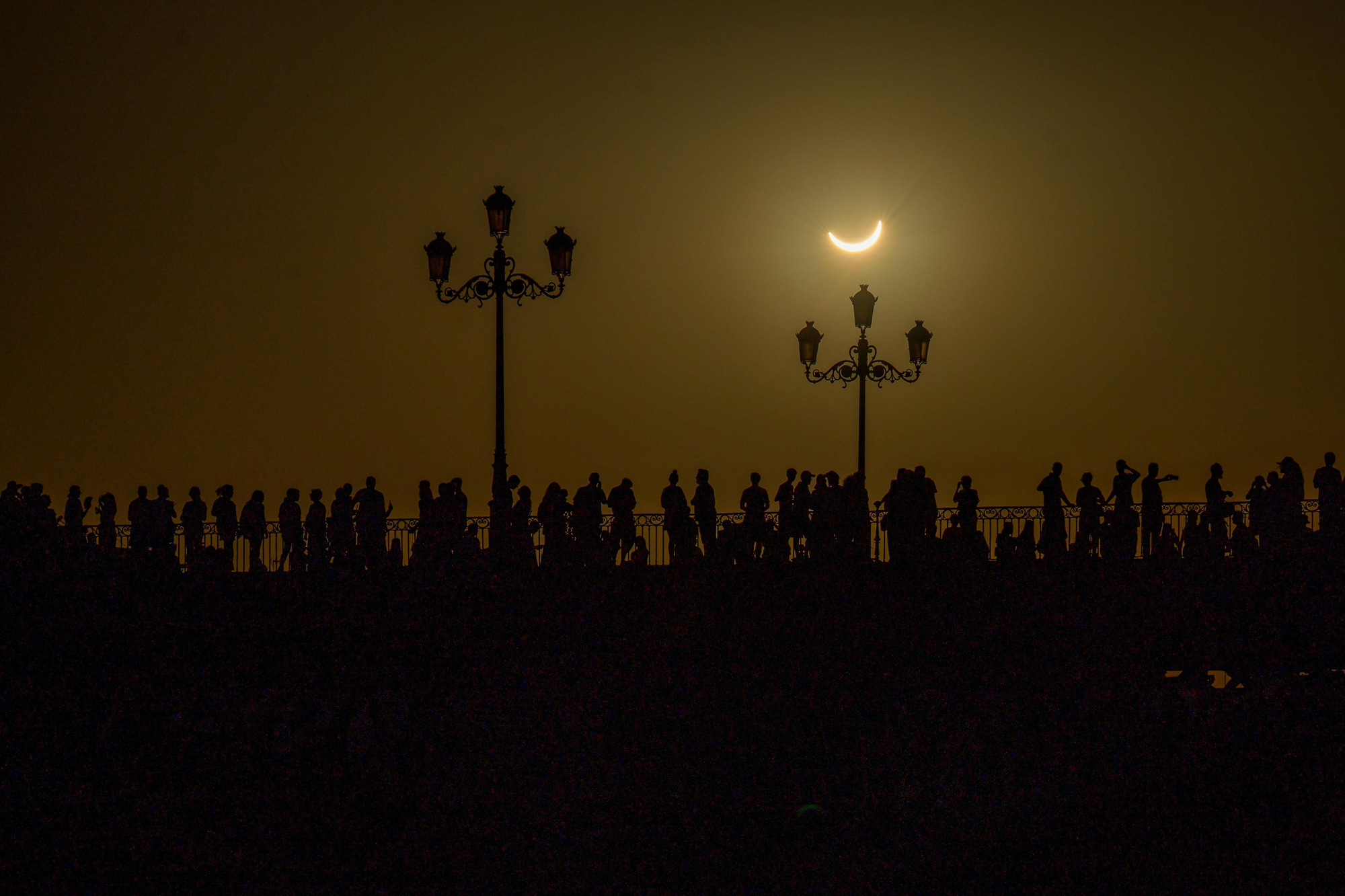 Eclipse en el horizonte de Sevilla. A 12 de agosto de 2026 en Sevilla, Andalucía (España)