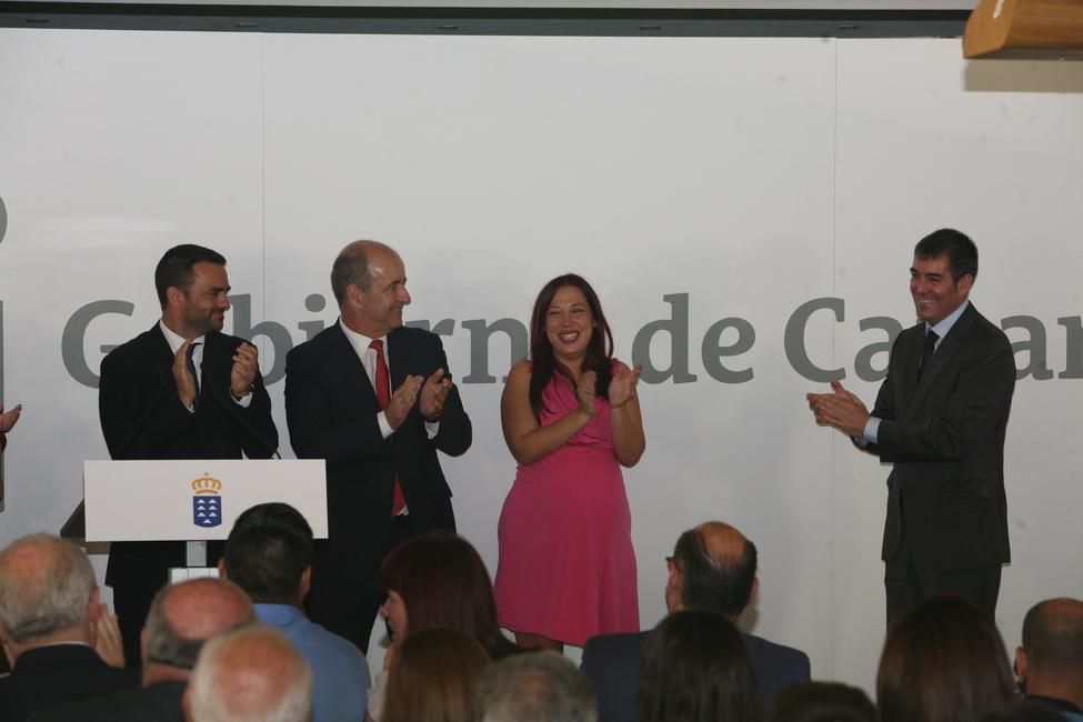 Acto de toma de posesión de los consejeros del Gobierno de Canarias. (ALEJANDRO RAMOS)