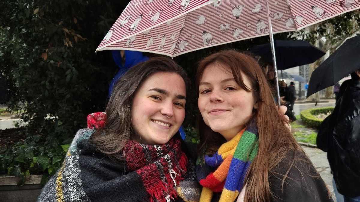 Dos manifestantes en el 8M en Madrid.