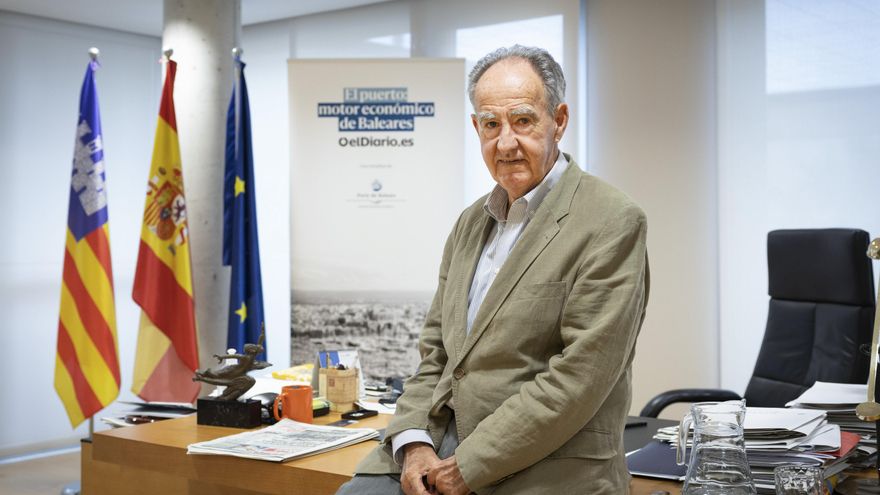 Javier Sanz, presidente de la APB: "Si un día se para el puerto, no saldrán los aviones. Sería un desastre absoluto"