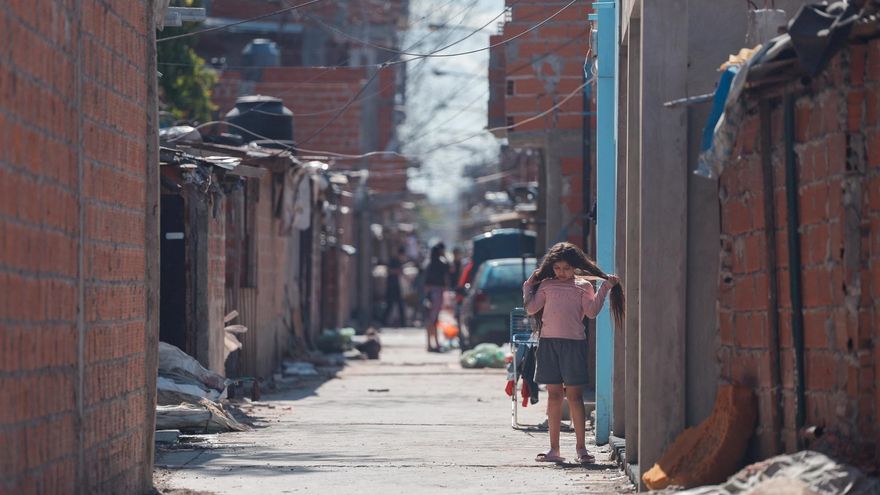 “El edificio con humedad”, la alegoría que utilizó Milei en X para explicar la pobreza del 52,9%