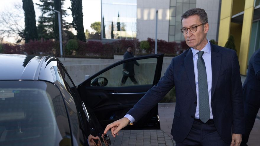 El líder PP, Alberto Núñez Feijóo a la salida del foro Abc.