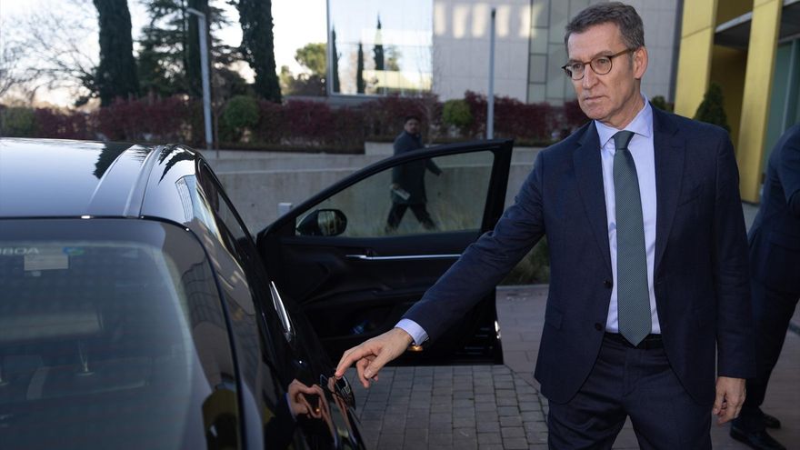 El líder PP, Alberto Núñez Feijóo a la salida del foro Abc.