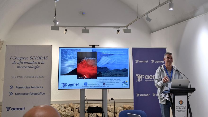 Juan Manuel Hernández, presidente de la Asociación de Aficionados a la Meteorología Meteo Isla Bonita, en su intervención en el Primer Congreso SINOBAS (Sistema de Notificación de Observaciones Atmosféricas Singulares) de Aficionados a la Meteorología.