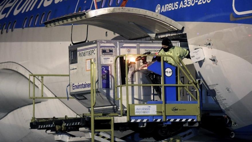 Luego de la escasez en el mes "de las segundas dosis", llegan más de 2,3 millones de Sinopharm para completar los esquemas de vacunación