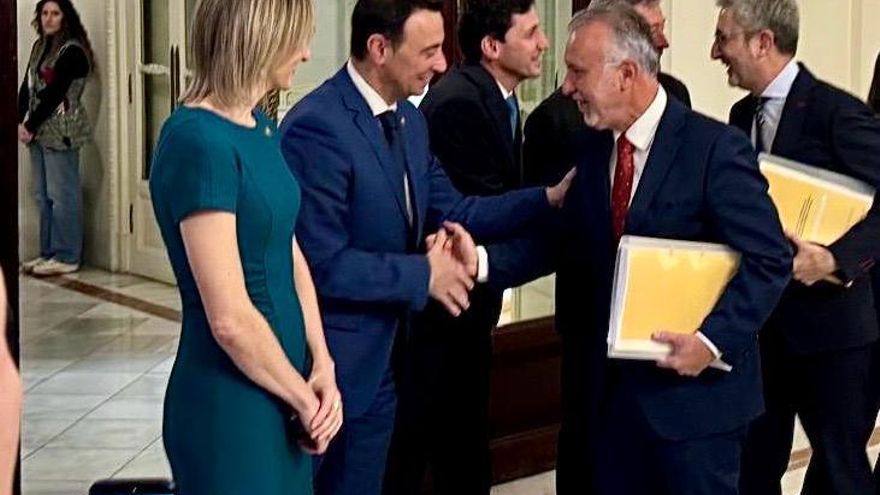 Los puertos, aeropuertos y la gestión de las pensiones: las piedras en el camino para completar las transferencias a Euskadi