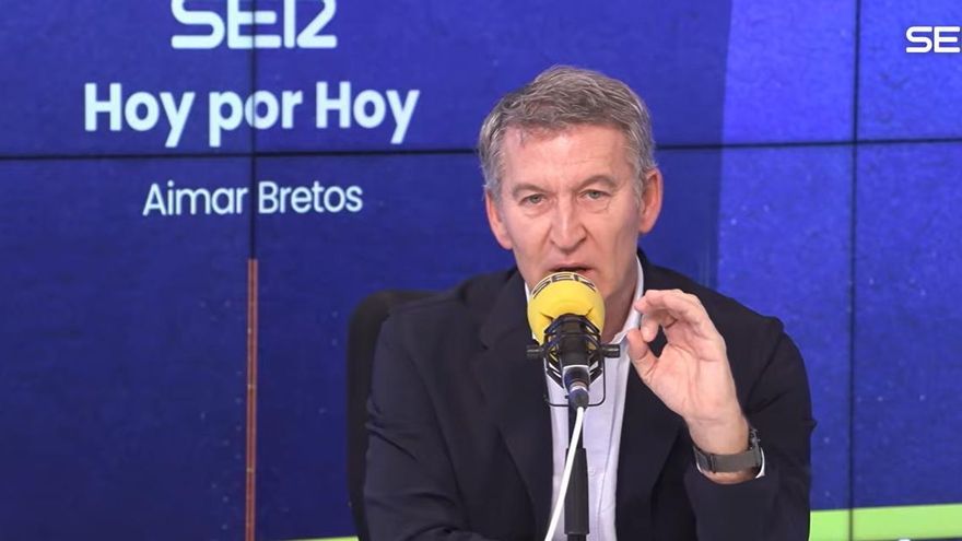 Alberto Núñez Feijóo en una entrevista en la Cadena Ser