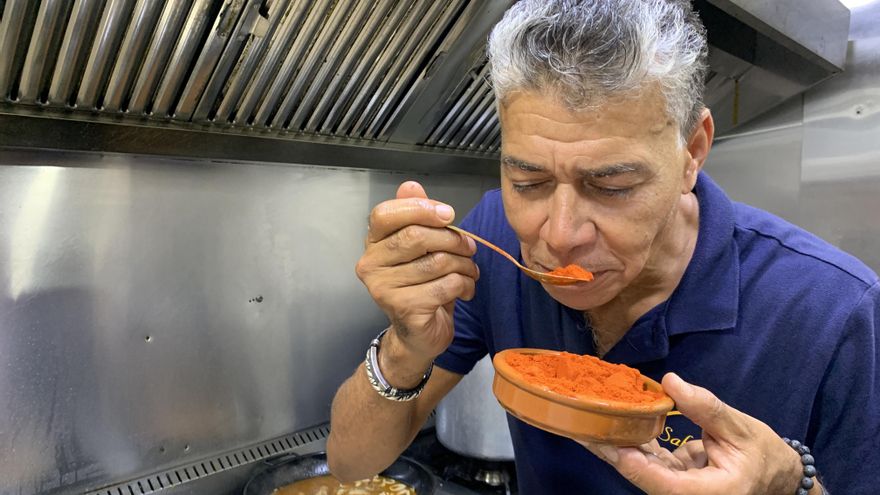 El chef argelino del salmorejo y la paella con pimentón de La Vera