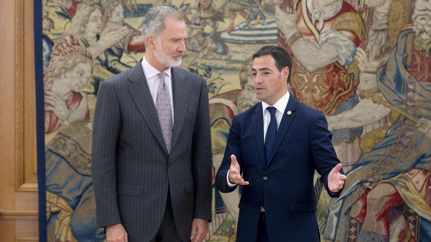 El nuevo lehendakari, Imanol Pradales, despacha en Madrid con Felipe VI en un encuentro protocolario