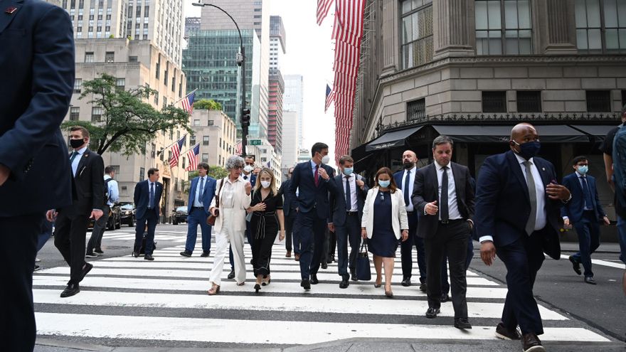 El presidente del Gobierno, Pedro Sánchez, durante un paseo en su viaje a Nueva York.