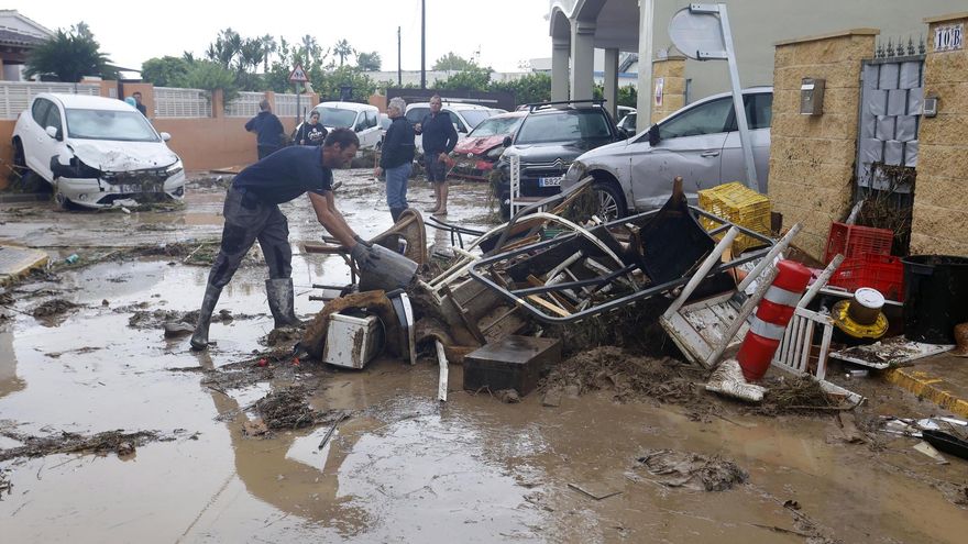 Destrozos provocados por las inundaciones a consecuencia del paso de la dana Adam en la localidad alicantina de Els Poblets, este lunes.