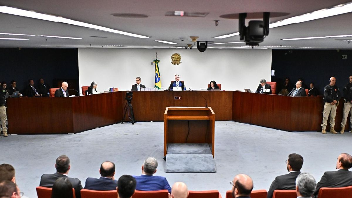 Fotografía general del juicio por intento de golpe de Estado del expresidente de Brasil Jair Bolsonaro, en el Supremo Tribunal Federal en Brasilia (Brasil).