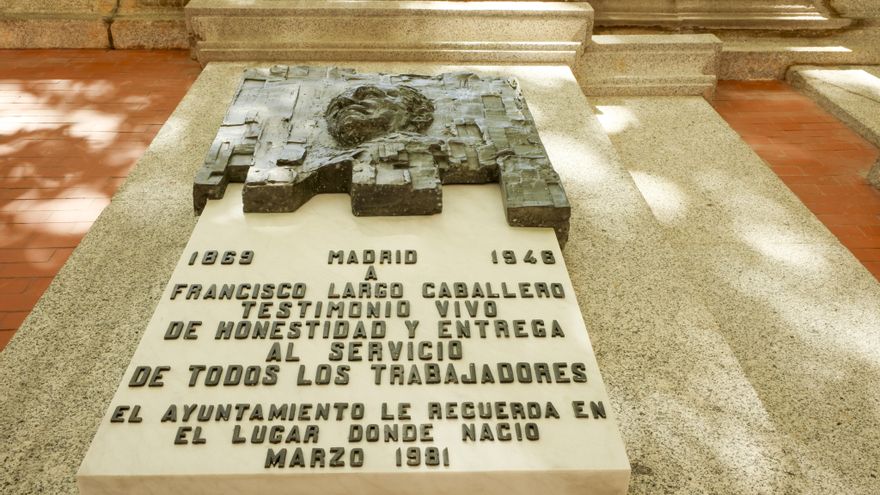 El Gobierno de Almeida, sobre la placa de Largo Caballero: "La sentencia nos obliga a colocarla, no a hacer una verbena"