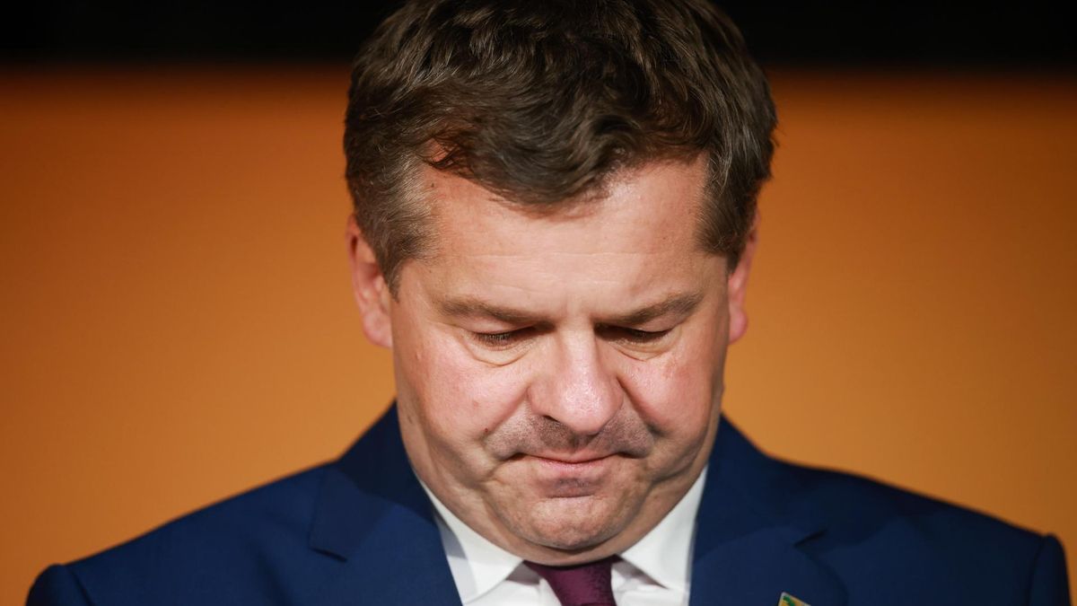 Sven Schulze reacciona a los primeros sondeos desde la sede de la CDU en Magdeburgo.