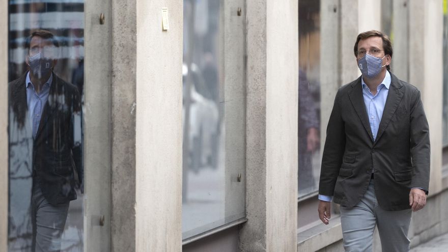 El alcalde de Madrid, José Luis Martínez-Almeida, a su llegada al acto de inauguración de la XVIII Semana de la Arquitectura