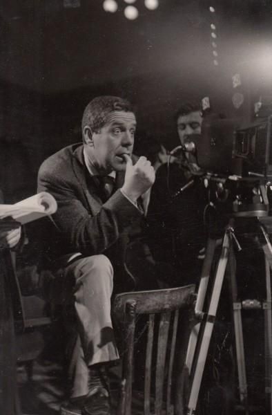 Berlanga dirigiendo uan escena de 'Plácido'.