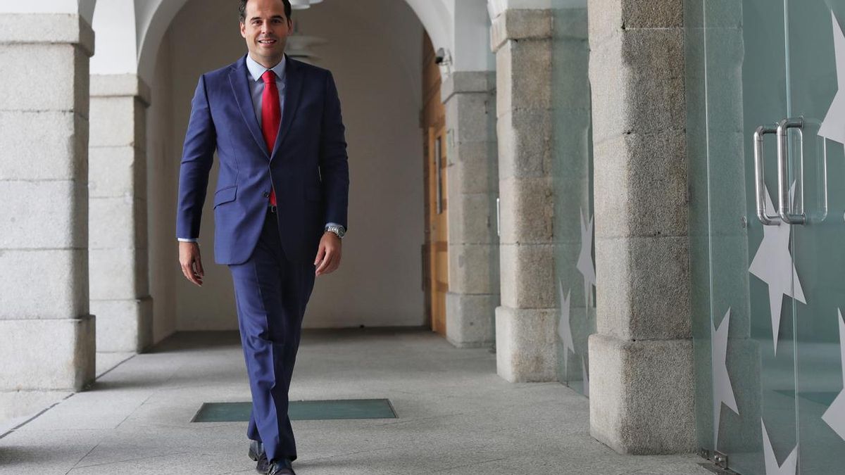 Aguado resalta la "profesionalidad" de Rafael Prieto para volver a situar a Metro como un transporte "de vanguardia"