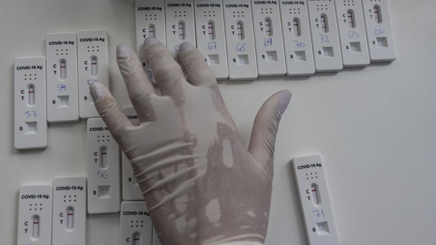 Antígenos, PCR y serológicos: qué diferencia hay entre los test y cuándo se utilizan