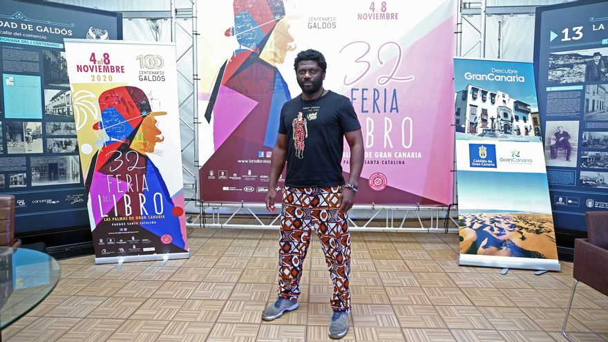 El escritor Armand Gauz, Premio Literario del África Negra de 2019, ha asistido al Ciclo de Letras Africanas de la Feria del Libro de Las Palmas de Gran Canaria.