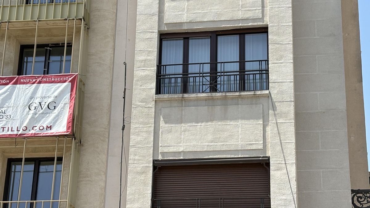 Edificio de las oficinas de Servinabar en Pamplona, sin la pegatina de la empresa.