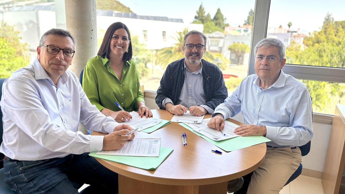El consejero de Medio Ambiente, Clima, Energía y Conocimiento del Cabildo de Gran Canaria, Raúl García Brink; el alcalde de San Bartolomé de Tirajana, Marco Aurelio Pérez; la alcaldesa de Vega de San Mateo, Davinia Falcón; y el alcalde de Valsequillo de Gran Canaria, Francisco Atta.