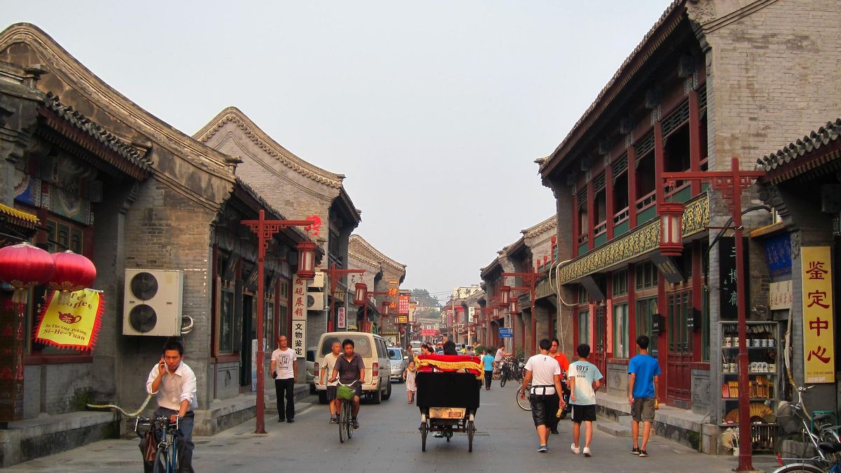 Calle Liulichang, una de las arterias principales del antiguo barrio rojo de Pekín.