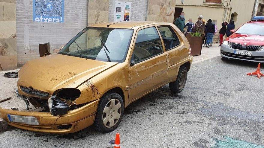 Vehículo del joven investigado en Puente la Reina por conducción temeraria