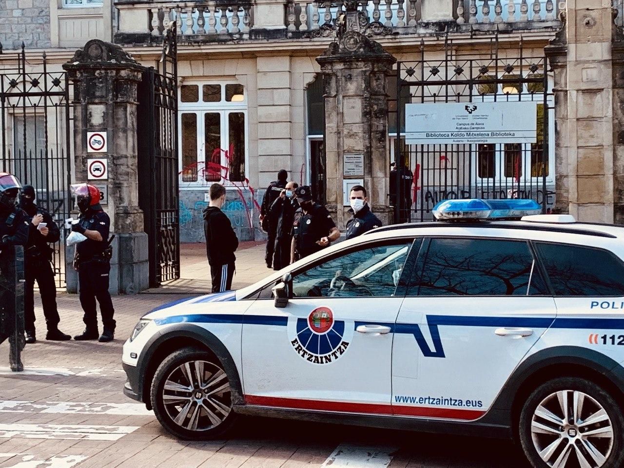 Fuerte despliegue policial junto al aulario por la huelga estudiantil de este jueves