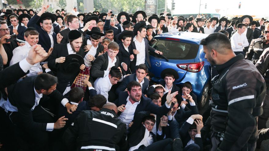 Cientos de ultraortodoxos cortan el acceso a Jerusalén en protesta contra su reclutamiento