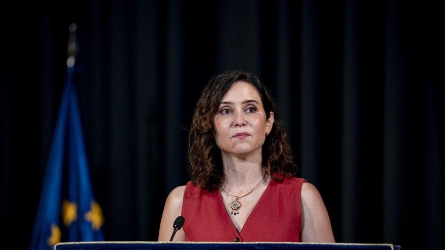 La presidenta de la Comunidad de Madrid, Isabel Díaz Ayuso, asiste al acto de toma de posesión del nuevo rector de la Universidad Rey Juan Carlos (URJC), en el Rectorado de la URJC, a 16 de junio de 2025, en Móstoles, Madrid (España).