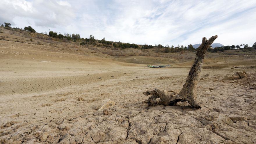 El litoral andaluz afronta un otoño de restricciones por sequía tras un verano de récord turísticos y sin mensajes de alerta