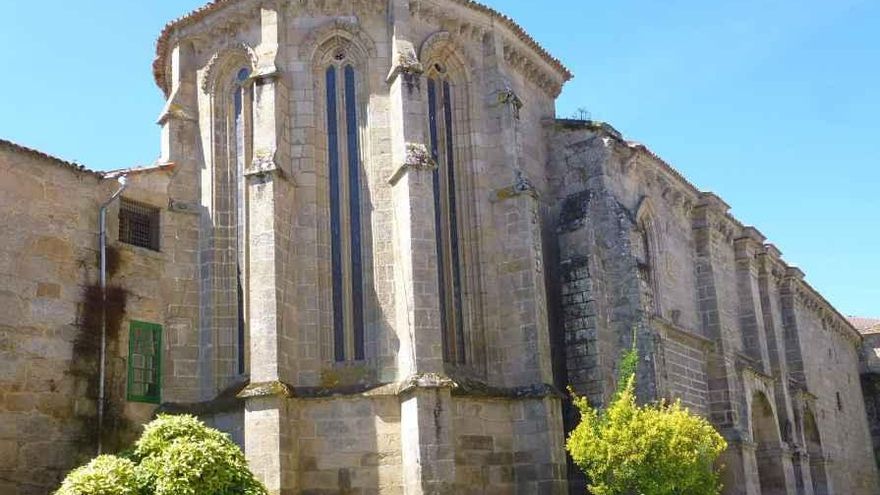 La exhumación de 15 tumbas de monjas culmina la millonaria venta del convento de Santa Clara a la ciudad de Pontevedra