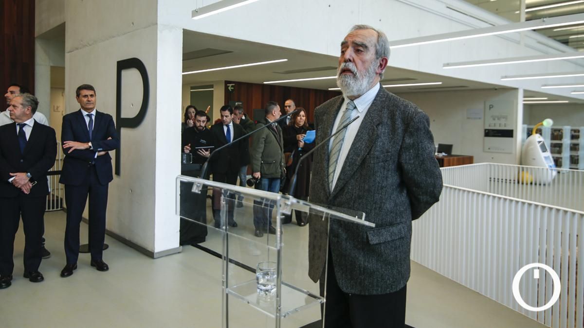 El actual director de la Biblioteca Grupo Cántico, Francisco Javier del Río del Río