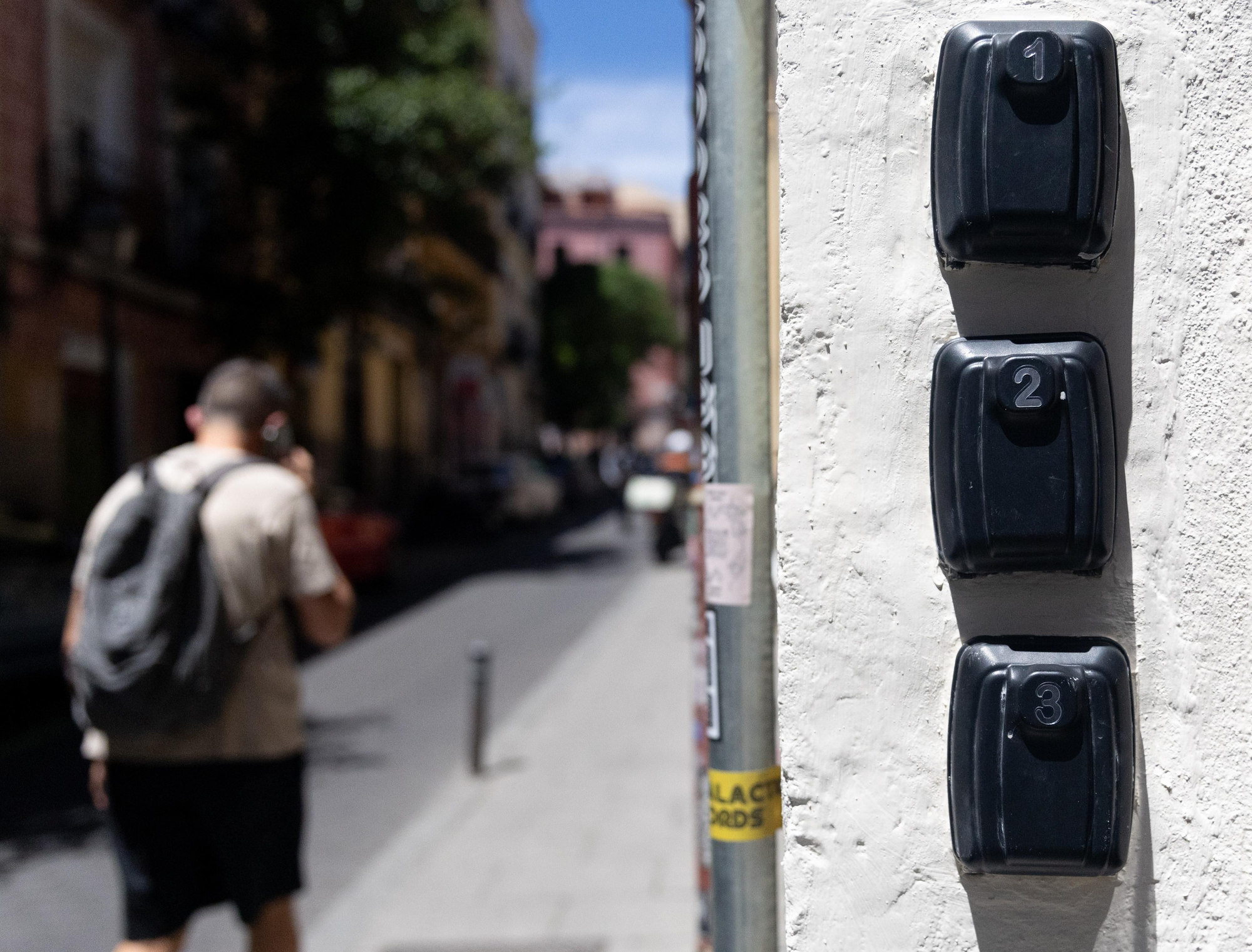 Imagen de archivo de las cajas de seguridad para las llaves de un piso de alquiler turístico en Madrid