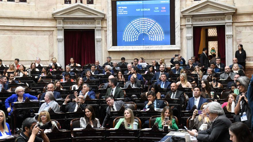 Entre insultos y acusaciones cruzadas, el Gobierno aprobó su Ficha Limpia en Diputados; en el Senado, difícil