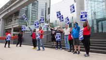 El paro, el de más duración en GM en décadas, se inició el 16 de septiembre tras dos meses en los que el UAW y la empresa negociaron de forma infructuosa la firma de un nuevo convenio colectivo.