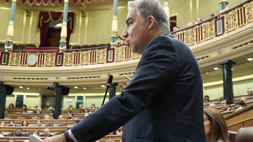 Archivo - El diputado del PP, Elías Bendodo, en una imagen de archivo durante un pleno en el Congreso de los Diputados.