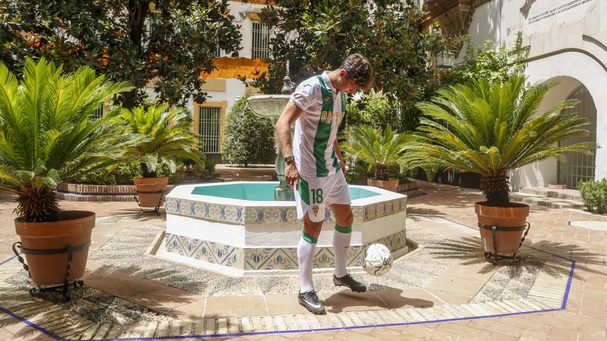 Presentación de Enol Rodríguez como jugador del Córdoba CF