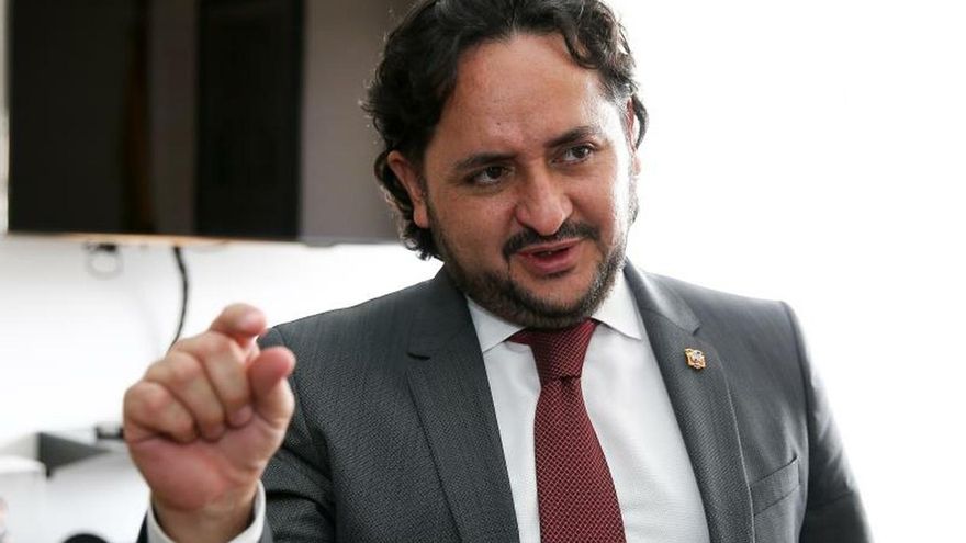 Ecuador presenta estrategia digital para disminuir precios de internet