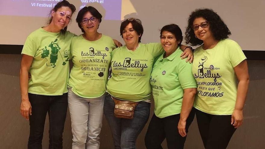 Ana (c), junto a otras compañeras de lucha del colectivo Las Kellys.