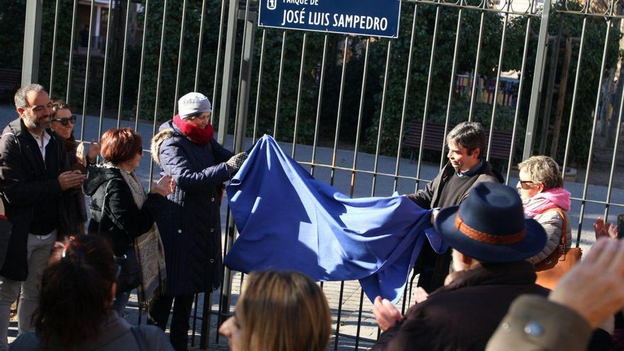 Madrid da nombre a un parque como el escritor José Luis Sampedro tras su fallecimiento, en 2017