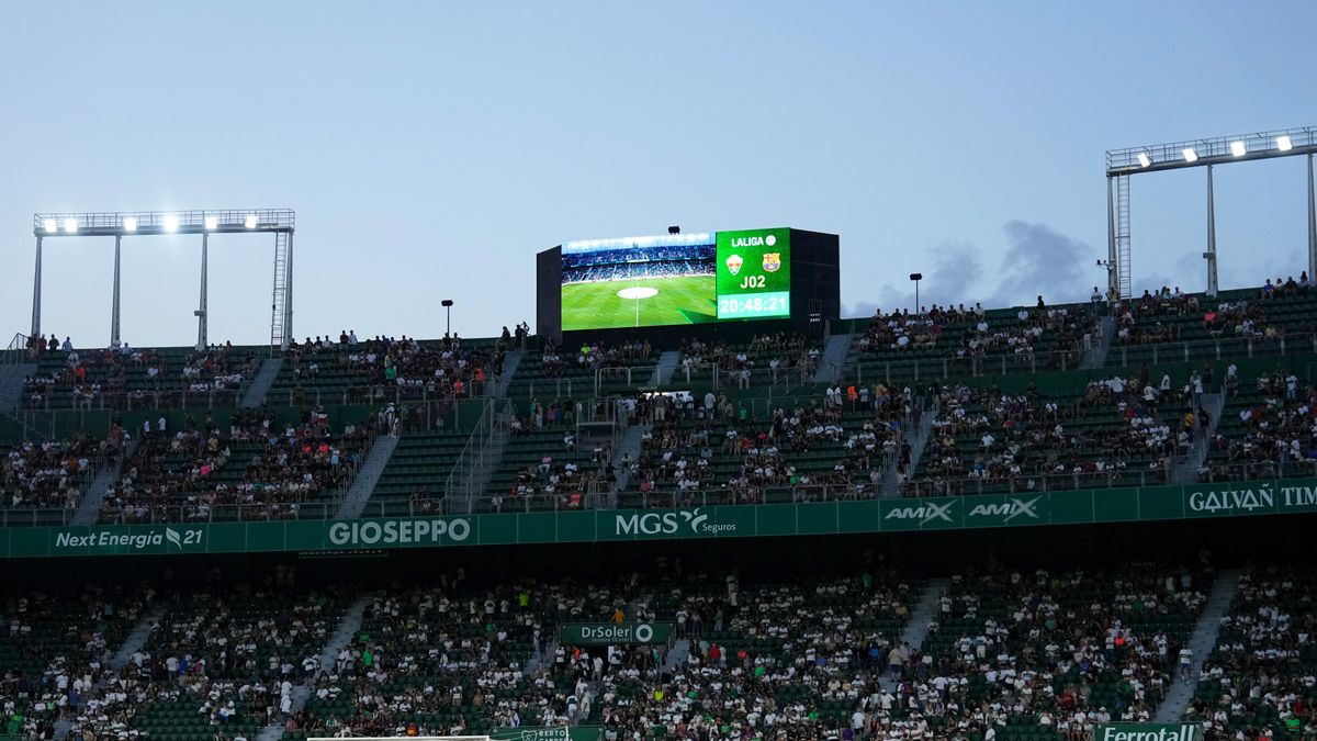 Junts denuncia el "abuso" de la Policía contra un aficionado tras retirarle la 'estelada' antes del Elche-Barça